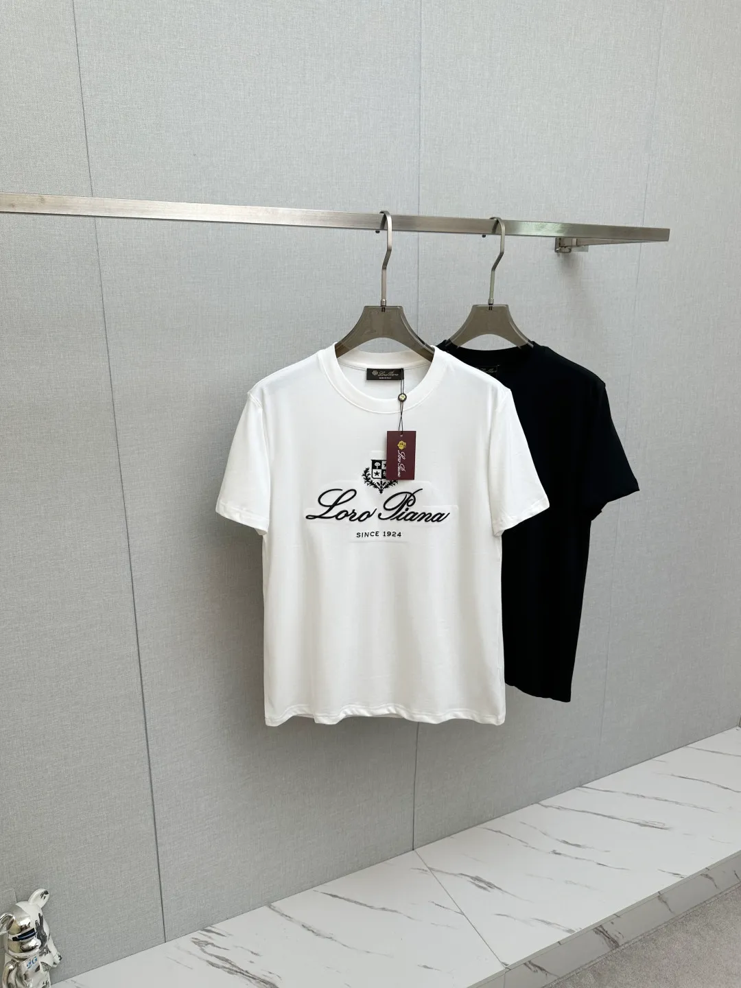 LP top quality 2026 new short sleeves! Original custom fabric, soft to the touch. Top imported private goods, fashionable design and trendy short sleeves, without losing luxury. There is no doubt about the quality. The upper body effect is awesome, luxury official website Same Style! Size M—3XL